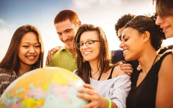 What kinds of scholarships are available in Korea? On-campus scholarships and off-campus scholarships
