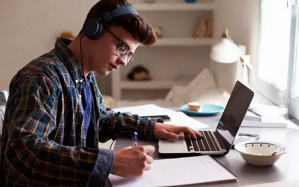 What is the application process for the scholarship