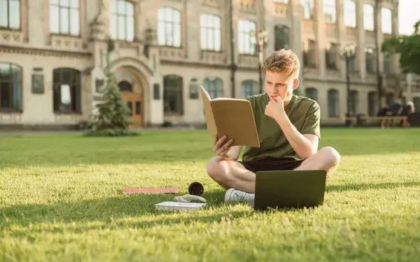 How much is the cost of studying abroad in Rome, Italy