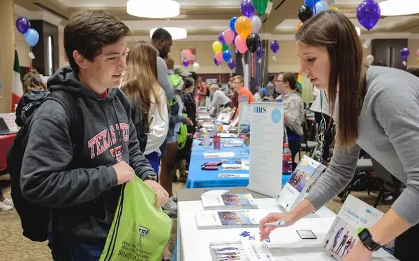 Go to the United States to study abroad quickly into the environment what skills