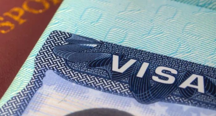 Can I use my American student visa to travel to Canada?